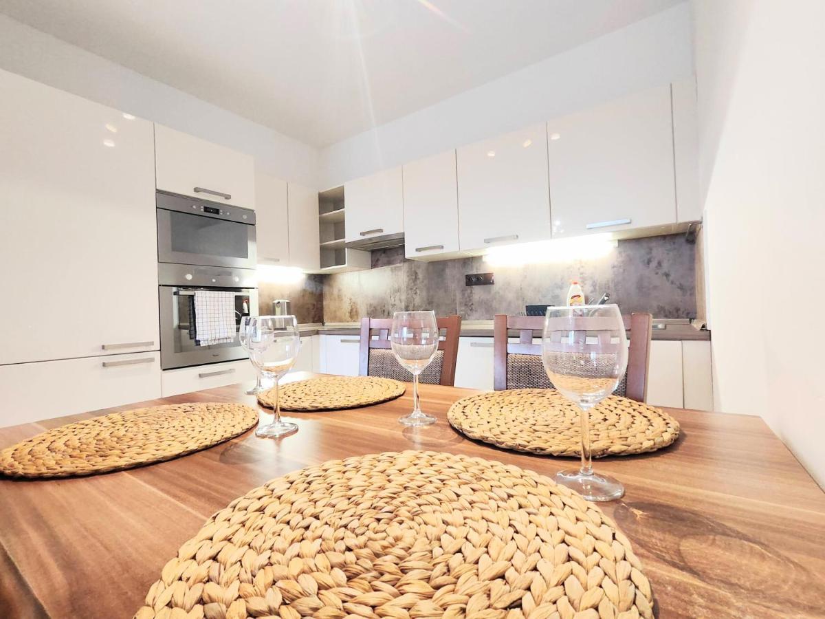 Mills - Free Parking - Balcony With City View - Close To Nivy Mall Bratislava Eksteriør bilde